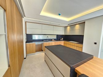 Bitez'de 6+1 Merkezi Konumda 612 m2 Arsa İçinde 6+1 Triplex Villa 