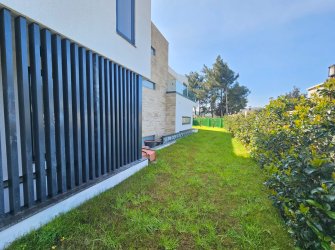 Bitez'de 6+1 Merkezi Konumda 612 m2 Arsa İçinde 6+1 Triplex Villa 