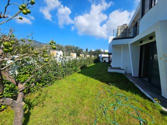 Bitez'de 6+1 Merkezi Konumda 612 m2 Arsa İçinde 6+1 Triplex Villa 