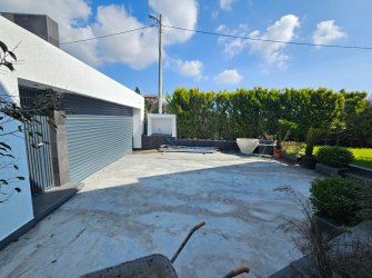 Bitez'de 6+1 Merkezi Konumda 612 m2 Arsa İçinde 6+1 Triplex Villa 