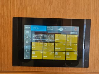 Bitez'de 6+1 Merkezi Konumda 612 m2 Arsa İçinde 6+1 Triplex Villa 