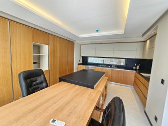 Bitez'de 6+1 Merkezi Konumda 612 m2 Arsa İçinde 6+1 Triplex Villa 