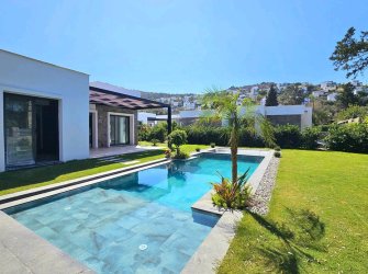 Gümüşlük'te Denize Yakın 450 m2 Arsa İçerisinde Tek Katlı Villa !