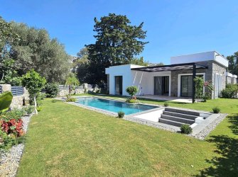 Gümüşlük'te Denize Yakın 450 m2 Arsa İçerisinde Tek Katlı Villa !